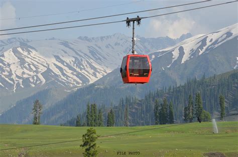 Jammu And Kashmir's Famed Gulmarg Gondola Earns Record ₹ 100 Cr This ...