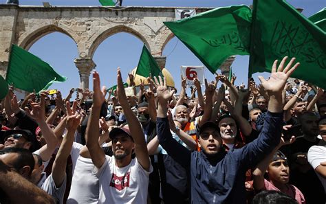 'We are all Hamas': Palestinians wave terror group's flag on Temple Mount | The Times of Israel