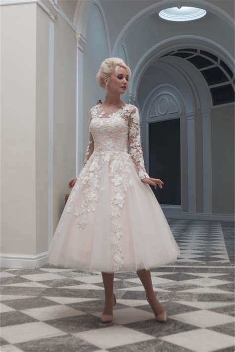 Short Wedding Dresses With Sleeves