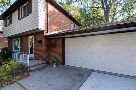 14518 Gary Ln, Livonia, MI 48154 | MLS# 217111402 | Redfin