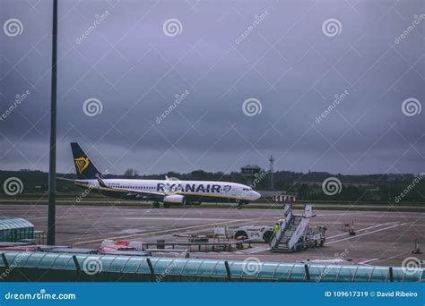 Cork International Airport: Ryanair Airplane Arriving Editorial Stock Image - Image of ireland ...