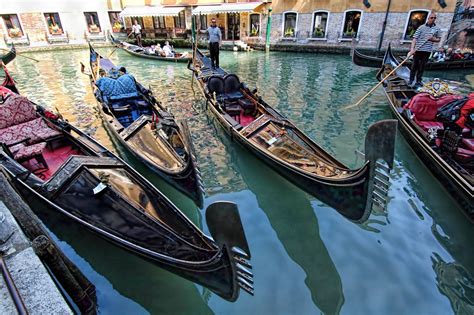 Our little guide : "Gondola ride Venice"