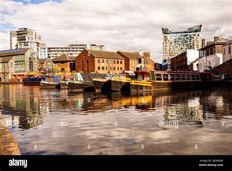 Birmingham Canal at the sunset Stock Photo - Alamy