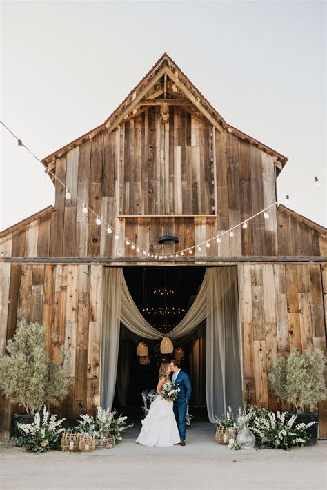 37 Barn Wedding Ideas for Any (Yes, Any!) Style