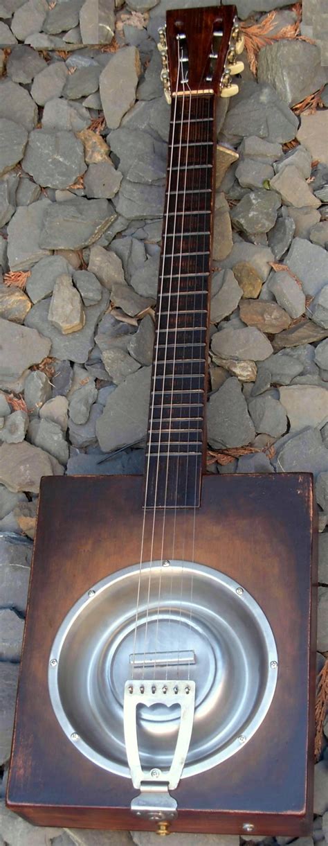 Dog dish resonator wine box Guitar --- https://www.pinterest.com/lardyfatboy/ | Cigar box guitar ...