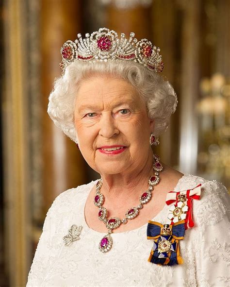 Official Diamond Jubilee portrait of Her Majesty The Queen, Queen of ...