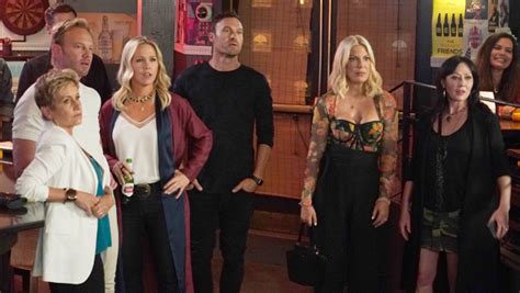 Jennie Garth & Tori Spelling Tease New ‘Beverly Hills, 90210’ Reboot – Hollywood Life