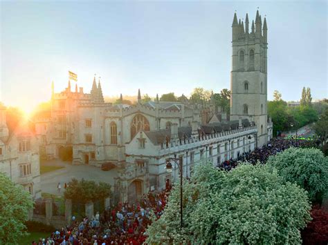 Guide To Magdalen College - Footprints Tours - Oxford Walking Tours