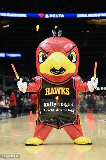 New York Knicks Mascot Photos and Premium High Res Pictures - Getty Images