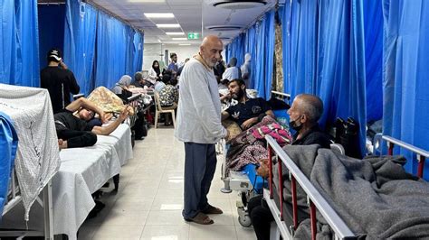 Gaza hospital crippled as fighting rages nearby - BBC News