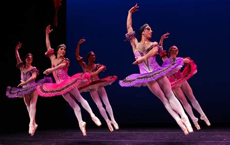 Les Ballets Trockadero de Monte Carlo at the Joyce - The New York Times