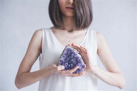 The Beginner’s Guide to Crystal Meditation - Chi La Vie