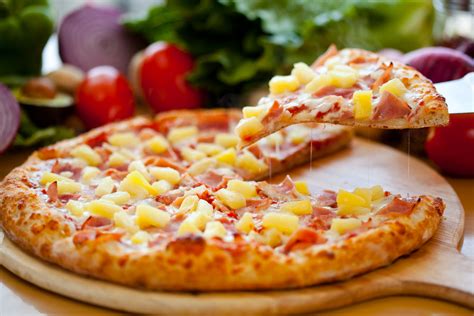 BBQ Ham & Pineapple Pizza | Tips From Town