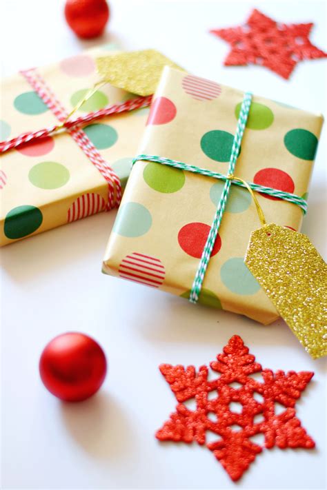 4 Kraft Paper Christmas Gift Wrap Ideas | A Touch of Teal