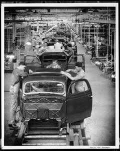 Workers at the Ford Assembly Plant, Terminal Island, Long Beach, California, 1936 : r/OldSchoolCool