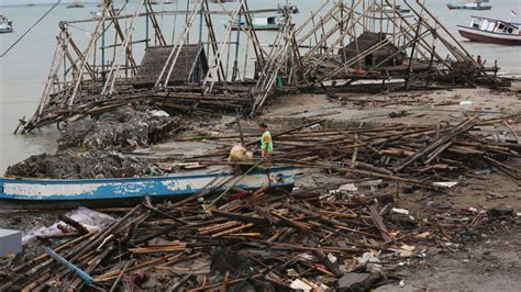 The Latest: Tsunami toll now 429 dead, thousands homeless