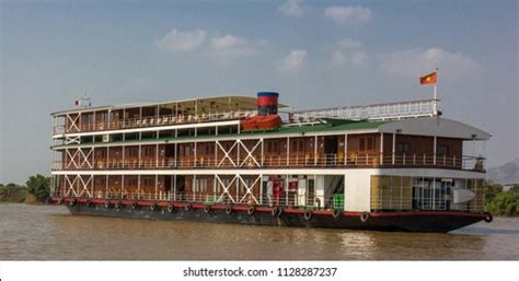 690 Mekong river cruise cambodia Images, Stock Photos & Vectors ...