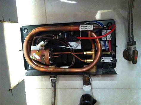 How to Flush a Tankless Water Heater with Vinegar: Easy Cleaning Tips ...