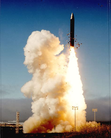 File:Peacekeeper missile after silo launch.jpg - Wikimedia Commons