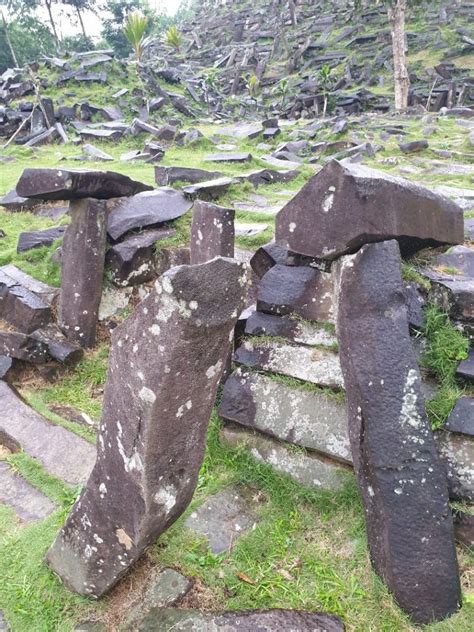 Indonesia’s Gunung Padang Pyramid Mystery – TamuAsia