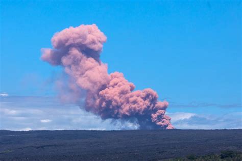 Kilauea Volcano erupts, forcing evacuation of 1,500 in Hawaii | PBS ...