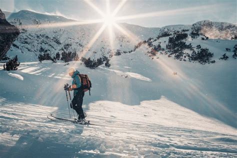 Best Way To Carry Water While Skiing (Hydration Tips) | New To Ski