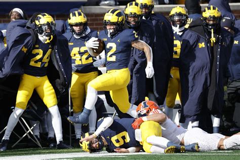 Blake Corum injury: Michigan running back injured in status for rest of game, will he return vs ...