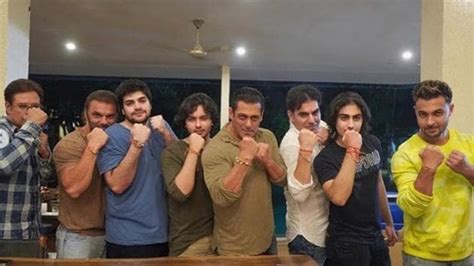 Salman Khan poses with family as he shows off his rakhis, Suhana Khan ...