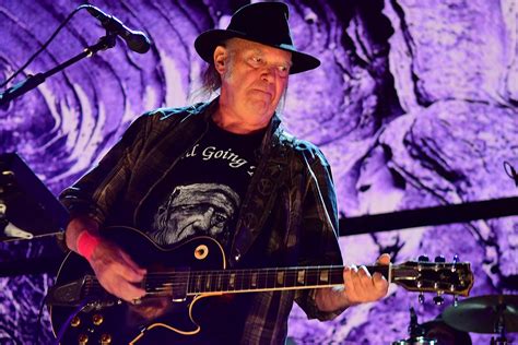 Neil Young Announces West Coast Acoustic Tour | Flipboard