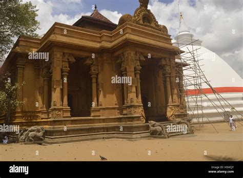 kelaniya temple Stock Photo - Alamy