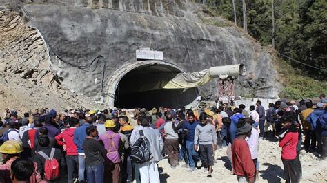 Uttarakhand tunnel collapse: Food being supplied through pipes to ...