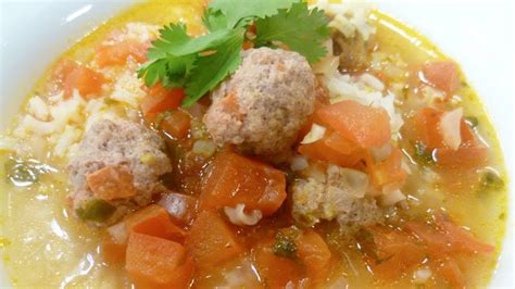 Receta de sopa de albóndigas con arroz y cilantro / Recipe soup with meatballs rice and cilantro ...