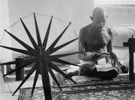 Gandhi and His Spinning Wheel: The Story Behind an Iconic Photo | About ...