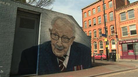 Captain Sir Tom Moore: Street artist creates Manchester mural - BBC News