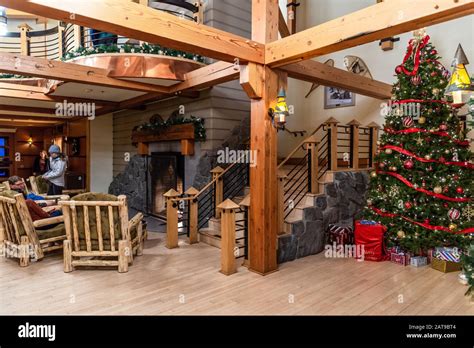 Christmas tree decorates the lobby of the Old Faithful Snow Lodge ...