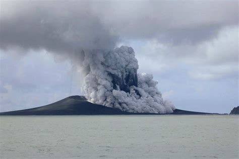 Tonga's Hunga Ha'apai volcano rising - ABC News (Australian Broadcasting Corporation)