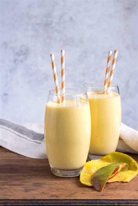 Mango Shake - Veggie Desserts