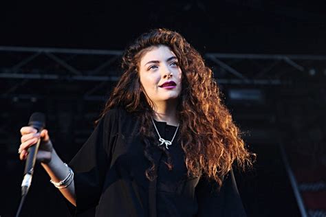 OP-ED: Here's Why 'Royals' by Lorde Is Already the Best Song of 2019 | Under the Button