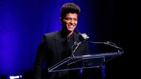 Super Bowl 2014: Bruno Mars "grateful" to perform at halftime show - CBS News