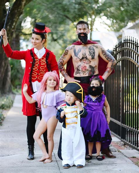 Greatest Showman Family Halloween Costumes - With the Blinks