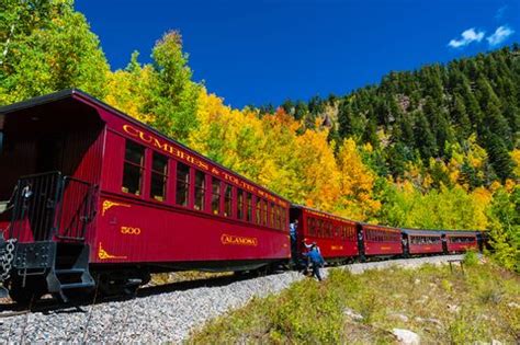 12 Best Fall Foliage Train Rides - Fall Leaf Peeping Train Tours