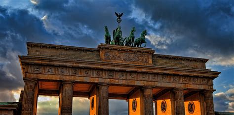 Brandenburg Gate and Berlin Wall tickets and tours | musement