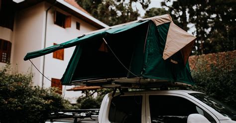 A Green Tent Setup on a Pickup Truck · Free Stock Photo