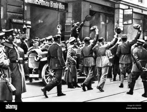 events, German Revolution 1918/1919, soldiers welcoming Stock Photo ...