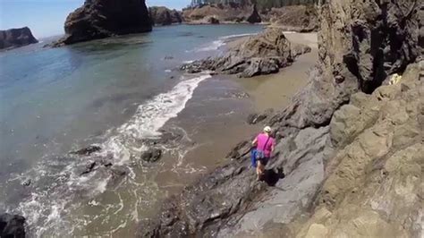 Oregon Coast - Hiking to Secret Cove south of Gold Beach - YouTube