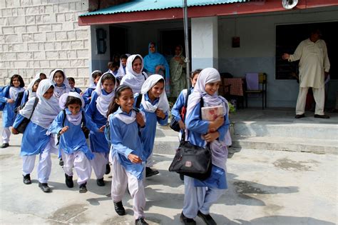 Education in pakistan, Girls education, Shalwar kameez