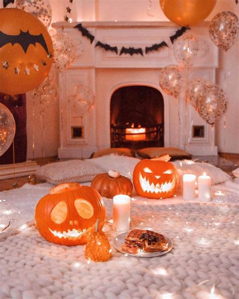 Pin by Karen Wightman on Hallowe'en in 2020 | Fall halloween decor, Halloween bedroom, Halloween ...