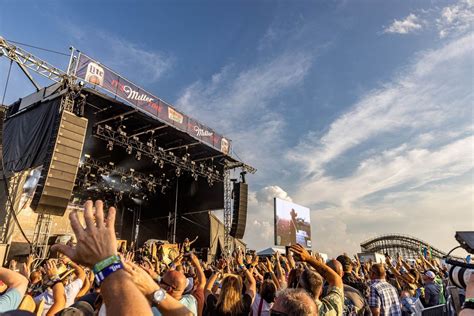 Barefoot Country Music Festival 2023: Line-Up, Dates & Tickets | Holler