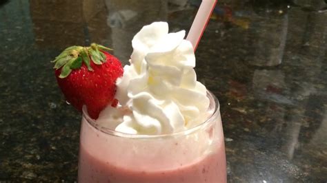 How to make Strawberry Ice Cream Smoothie | Strawberry Ice Cream Smoothie Recipe - YouTube