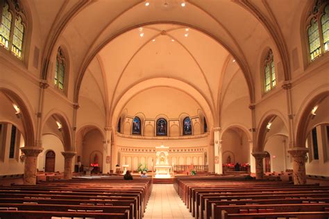 File:Saint Thomas the Apostle Catholic Church Sanctuary Ann Arbor Michigan.JPG - Wikimedia Commons